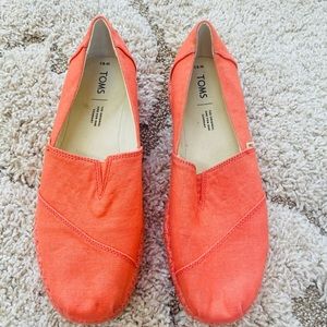 Toms women’s slip ons